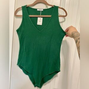 UNTYHOTS | Green V-Neck Bodysuit | NWT